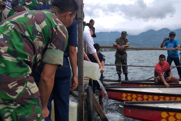 Menggunakan Bios44 ,TNI Merawat Ekosistem Danau Singkarak 